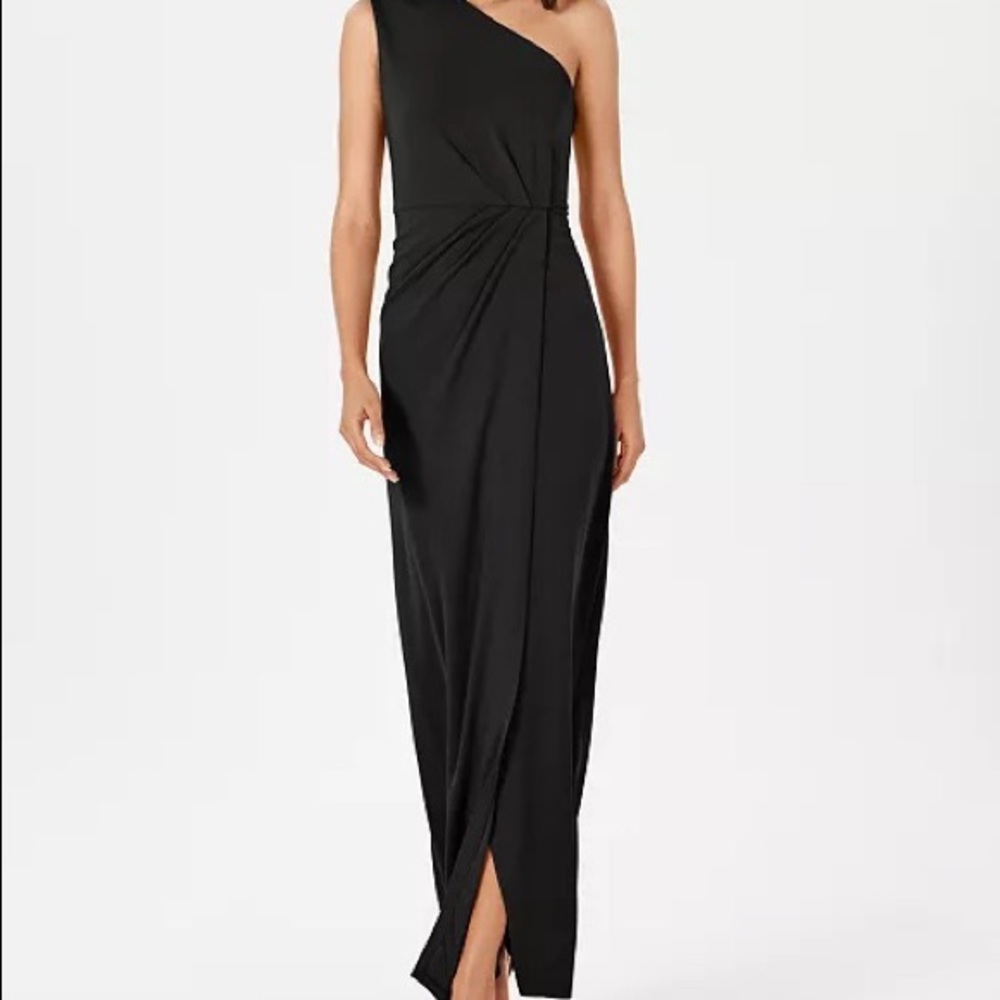 NWT Calvin Klein size 2
Draped One-Shoulder Gown